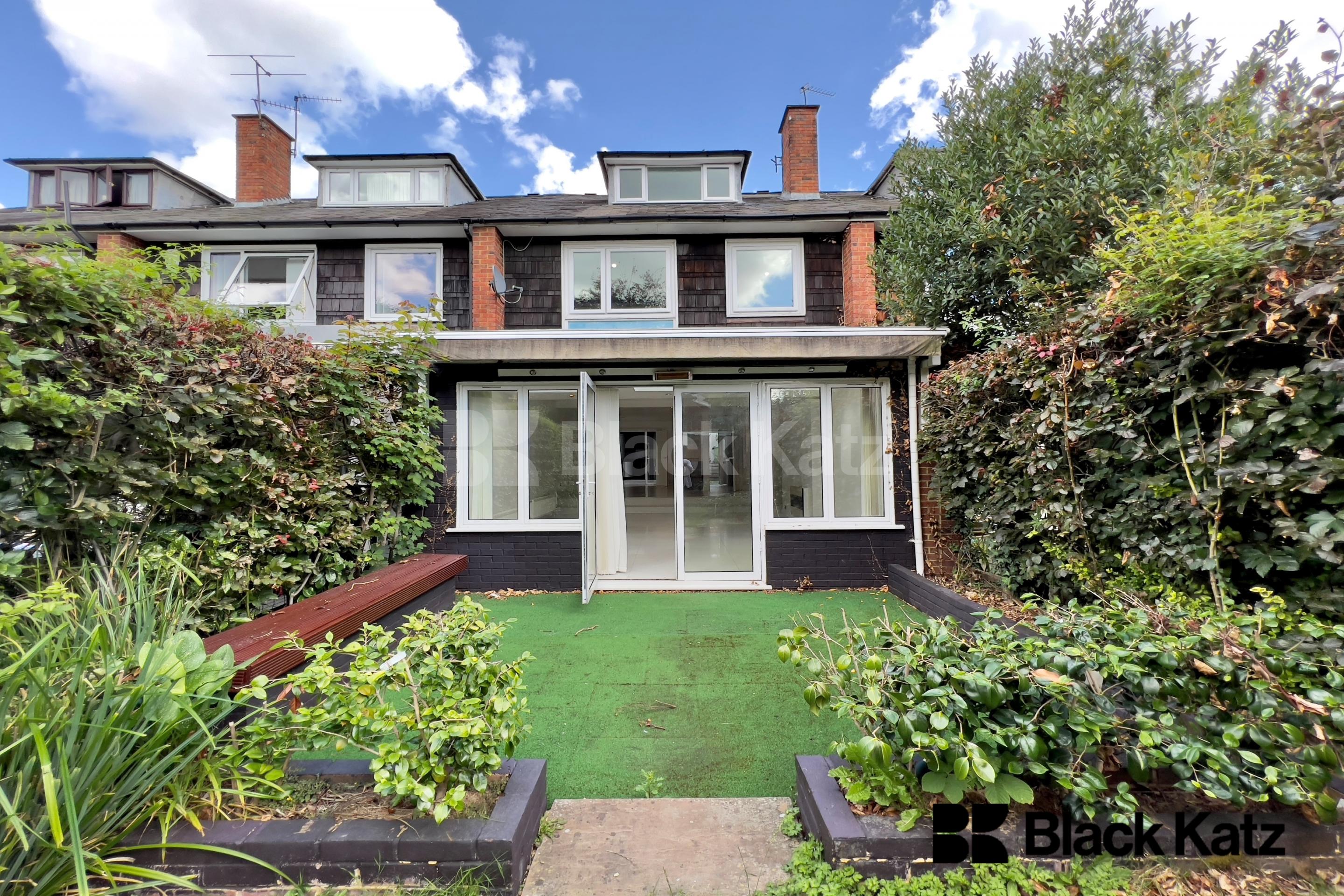 Superb 4 Bed with over 2050 Sq. Ft. of living & entertaining space Rockwell Gardens , Dulwich / Crystal Palace / Gipsy Hill Borders SE19